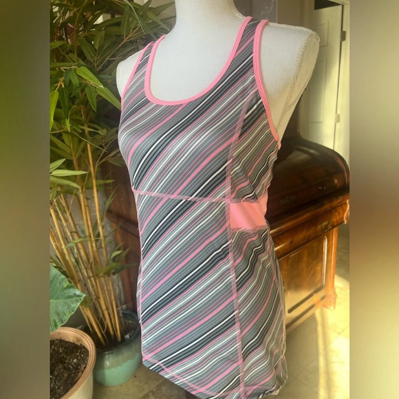 Tech Gear top Medium NWOT. Lined at top. Pink gray workout gear - Picture 5 of 12